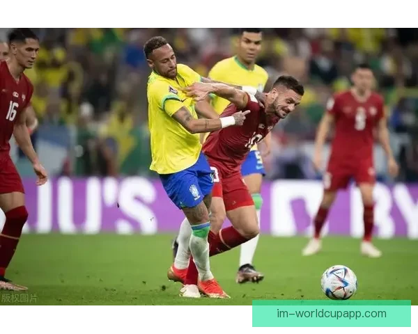 朱利亚诺赫拉德-马丁先触球却动作过重引发争议 朱利亚诺赫拉德-马丁先触球却动作过重引发争议