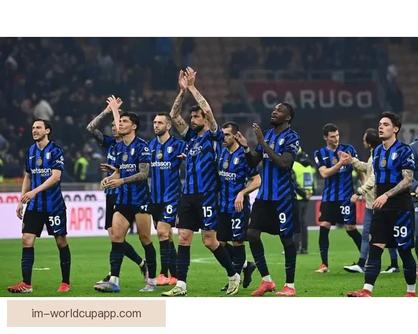 国米球迷齐声助力巴斯托尼 勇敢面对挑战兄弟同在助力前行